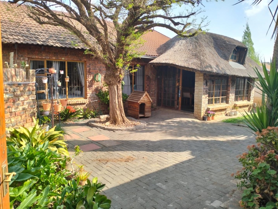 3 Bedroom Property for Sale in Langenhovenpark Free State